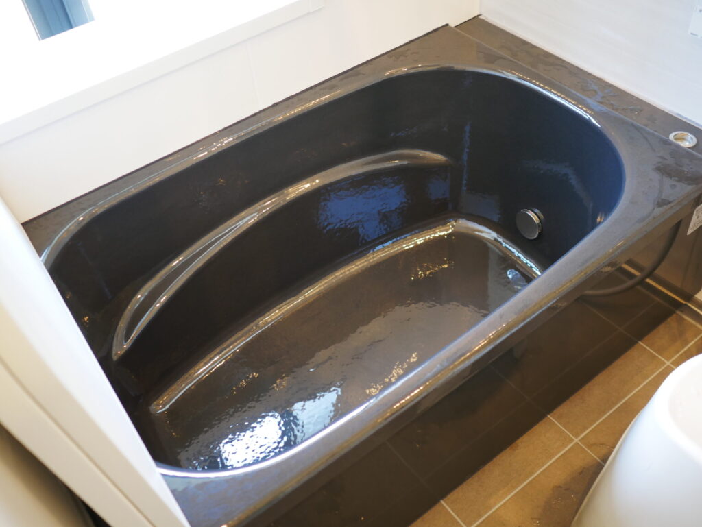 プレデンシアのホーロー浴槽。掃除も楽々。